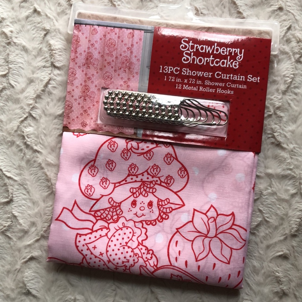 Strawberry Shortcake Shower Curtain Set - Picture 9 of 9